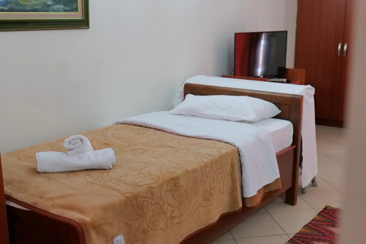 Hotel Veli Саранда Экстерьер фото