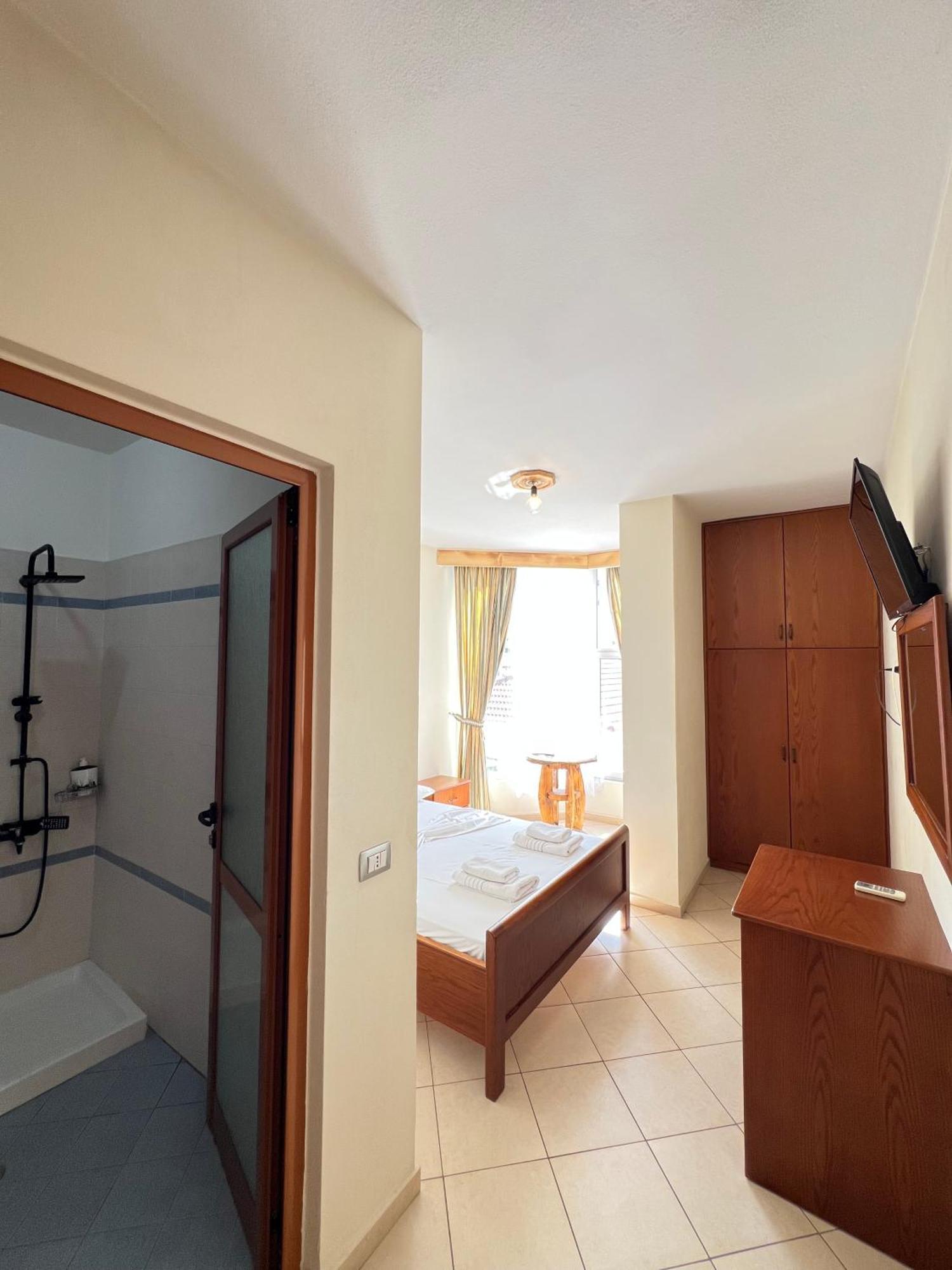 Hotel Veli Саранда Экстерьер фото